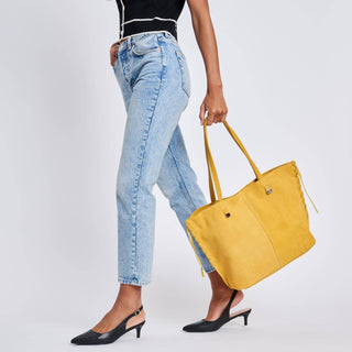 Moda Luxe - Queen - Tote: Honey