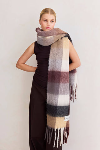Arctic Fox & Co. - North America - The Reykjavik Scarf - 100% Recycled - Grey/Black Check - FW25