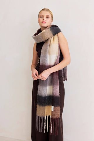 Arctic Fox & Co. - North America - The Reykjavik Scarf - 100% Recycled - Grey/Black Check - FW25